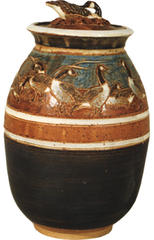 Jar with Canadas